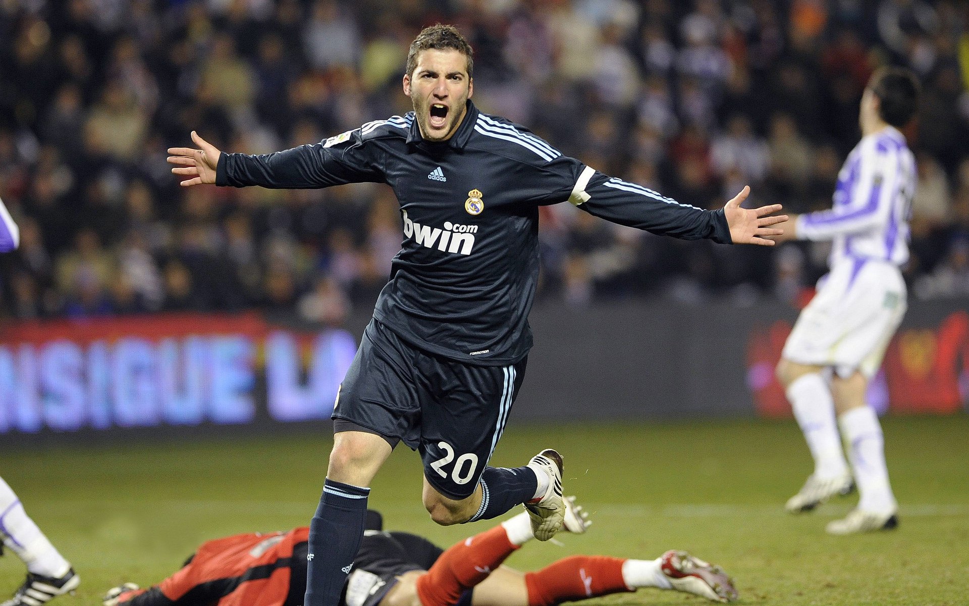 阿尔米尼亚比尔根踢出高水平比赛,取得关键胜利,足球米亚尔比